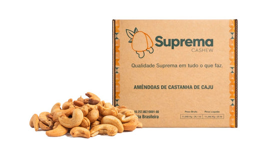 Caixa de 11,34 kg de castanha de caju inteira W3 torrada da Suprema Caju para atacado e food service
